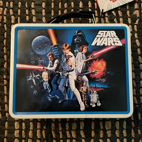 William-Sonoma metal Star Wars lunchbox with sandwich cutters - Picture 2 of 8